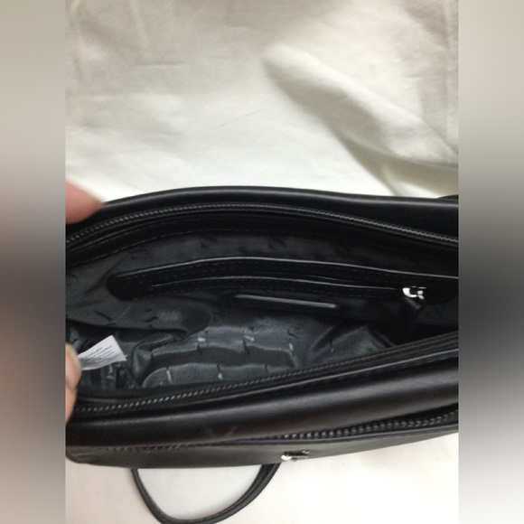 Simply Vera Vera Wang Crossbody Purse. Black - Picture 9 of 16